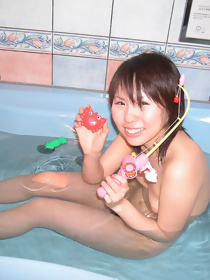 Nude japanese girlfriend fishes in the bathtub